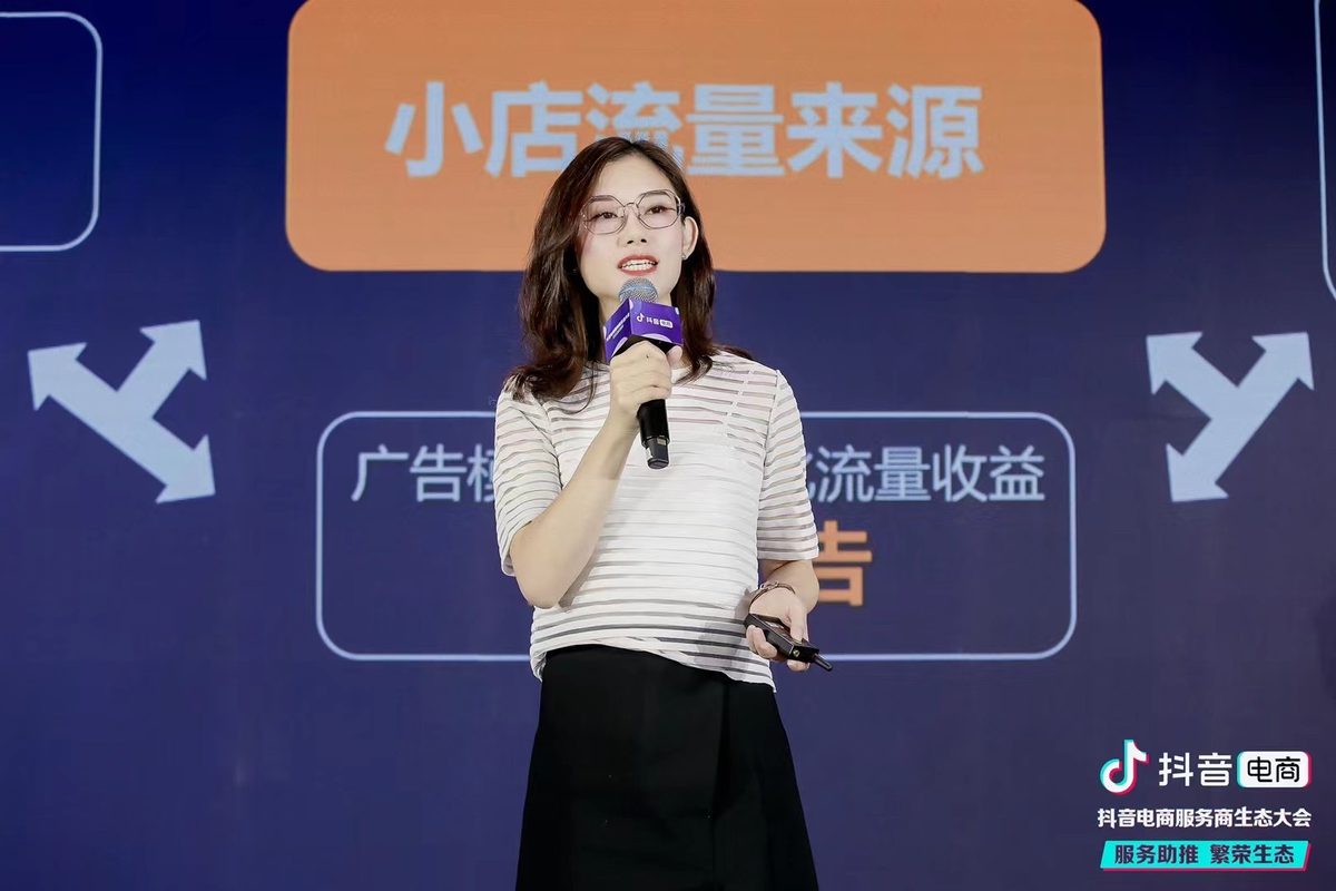 彦祖代表在平台活动演讲